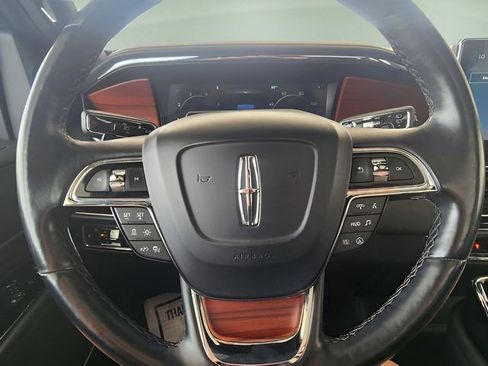 Used 2023 Lincoln Navigator Reserve image 28