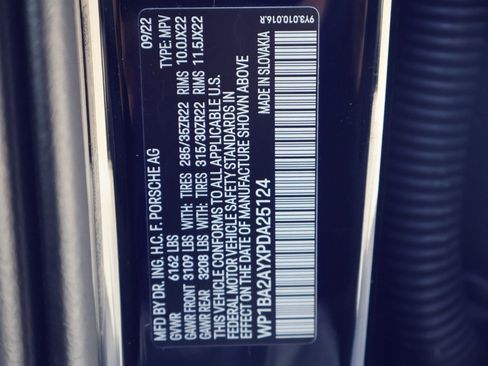 Certified 2023 Porsche Cayenne Platinum Edition image 29