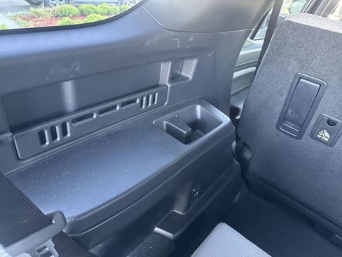 Used 2025 Toyota 4Runner SR5 AWD/4WD image 29