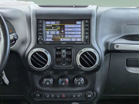 Used 2017 Jeep Wrangler Unlimited Sahara w/ Quick Order Package 24E Chief AWD/4WD image 15