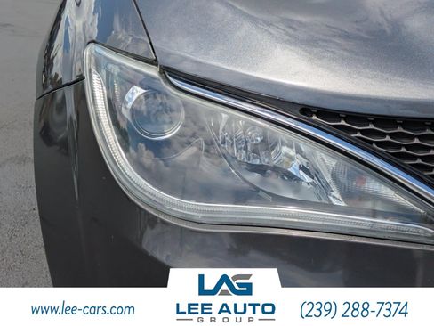 Used 2019 Chrysler Pacifica Touring-L FWD image 9
