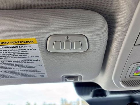 Used 2025 Ford Explorer Active w/ Active Comfort Package image 31