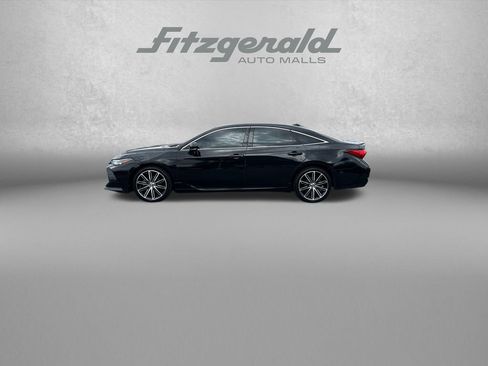 Used 2019 Toyota Avalon Touring w/ Advanced Safety Package FWD image 4