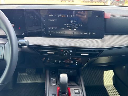 Certified 2025 Nissan Kicks SR FWD image 19