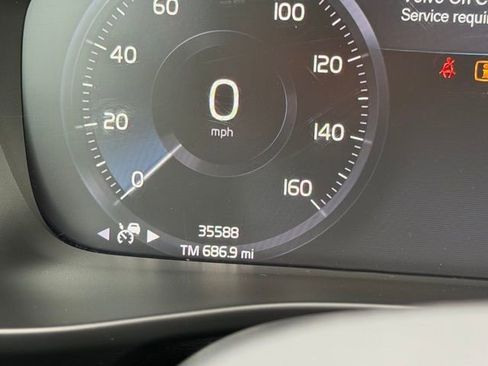 Used 2020 Volvo XC40 T5 Momentum image 24