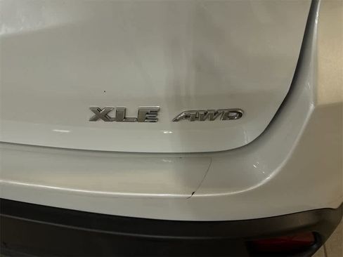 Used 2019 Toyota Highlander XLE image 27