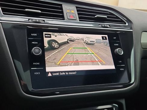 Used 2020 Volkswagen Tiguan image 24