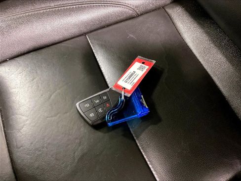 Used 2022 Chevrolet Tahoe Z71 w/ Luxury Package image 32