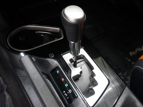 Used 2018 Toyota RAV4 Limited FWD image 24
