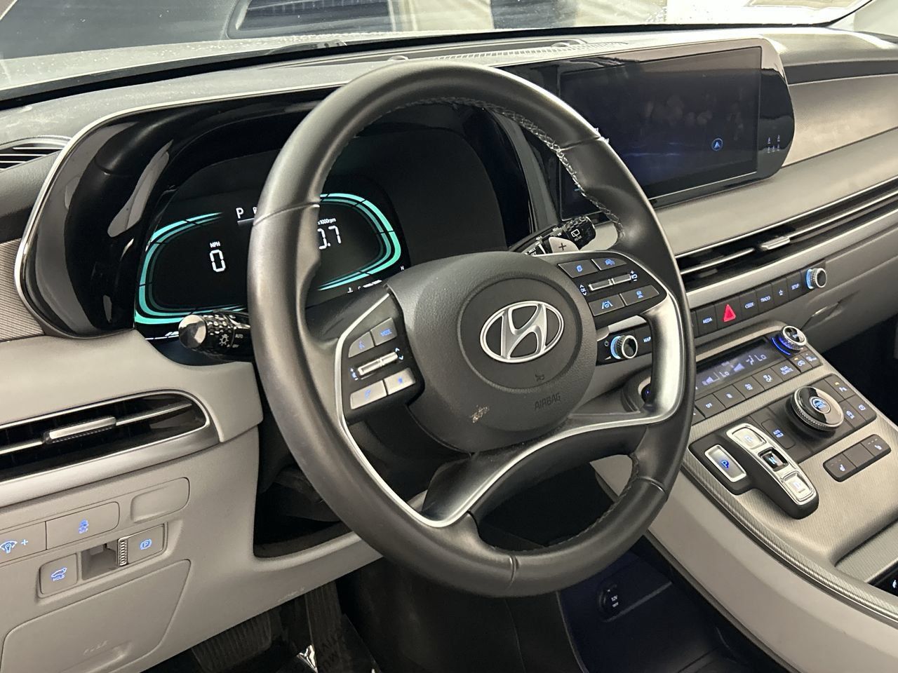 Used 2025 Hyundai Palisade SEL FWD image 14