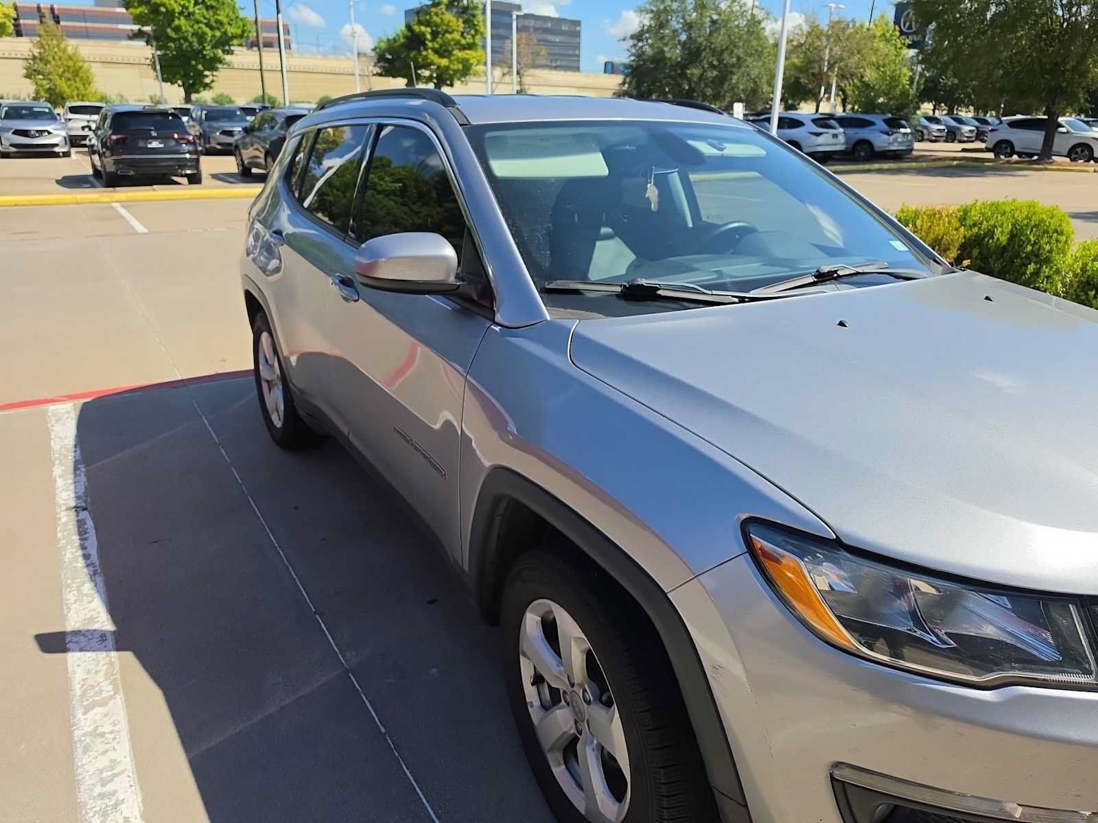 Used 2019 Jeep Compass Latitude w/ Popular Equipment Group FWD image 3