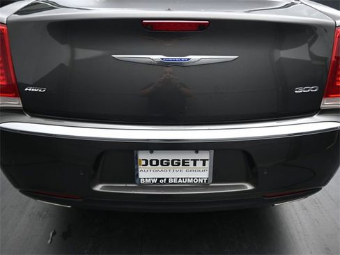 Used 2018 Chrysler 300 Limited w/ Safetytec Plus Group image 16