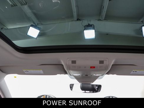 Used 2022 Volkswagen Tiguan SE w/ Panoramic Sunroof Package AWD/4WD image 21