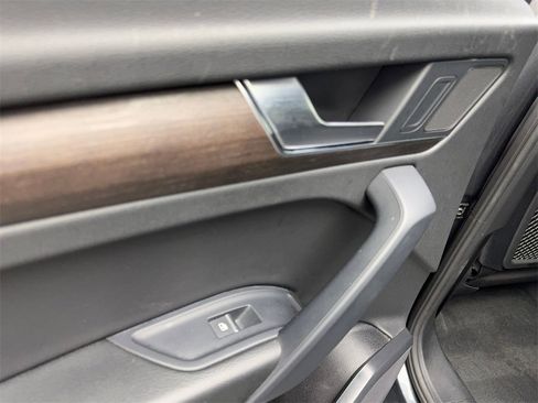 Used 2023 Audi Q5 2.0T Premium w/ Convenience Package image 39