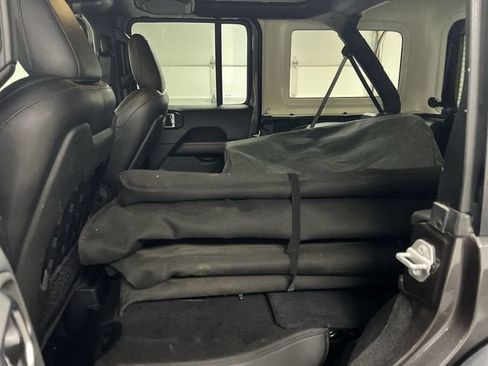 Used 2019 Jeep Wrangler Unlimited Rubicon w/ Dual Top Group AWD/4WD image 25
