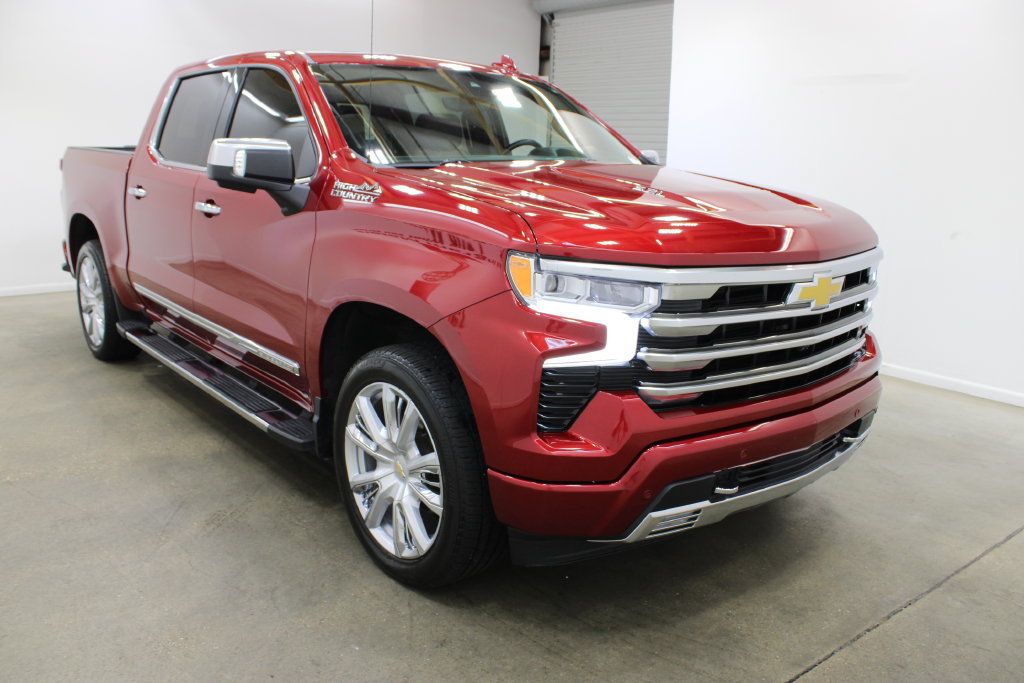 Used 2025 Chevrolet Silverado 1500 High Country w/ High Country Premium Package AWD/4WD image 6