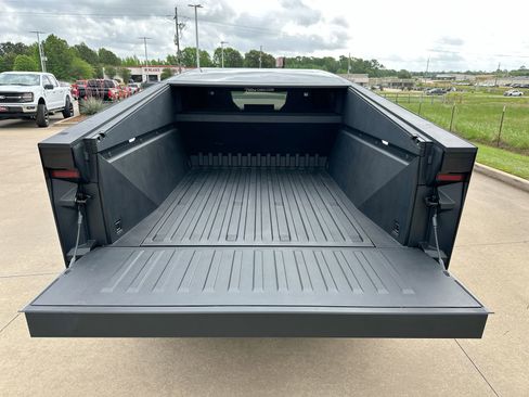 Used 2025 Tesla Cybertruck 2WD Crew Cab image 24