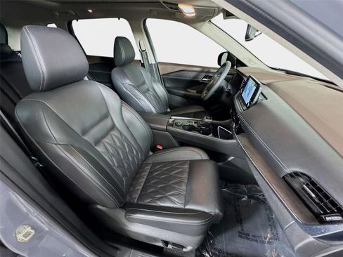 Used 2021 Nissan Rogue Platinum AWD/4WD image 30
