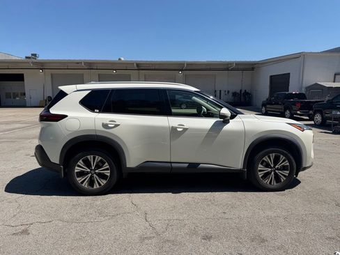 Used 2021 Nissan Rogue SV w/ Premium Package FWD image 8