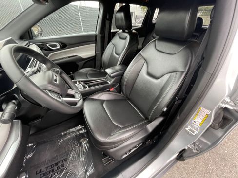 Used 2025 Jeep Compass Limited image 41