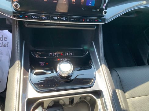 Used 2024 Jeep Wagoneer 4WD w/ Premium Group I image 19