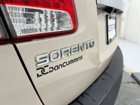 Used 2011 Kia Sorento LX w/ Convenience Pkg image 25