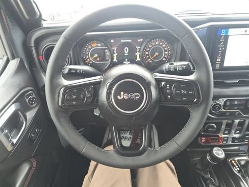 Certified 2025 Jeep Wrangler Rubicon AWD/4WD image 17