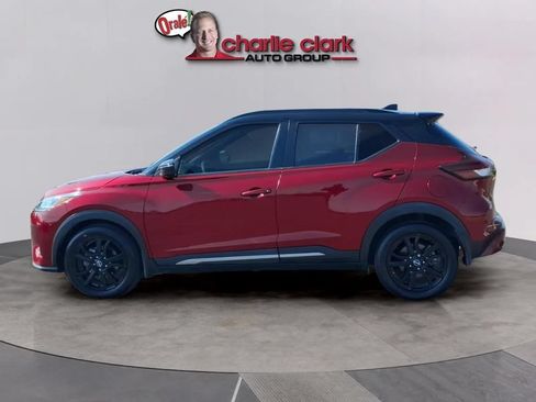 Used 2023 Nissan Kicks SR w/ SR Premium Package FWD image 2