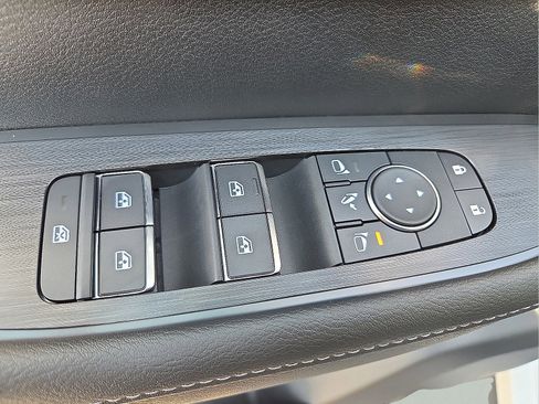 New 2026 Nissan Armada SL w/ Captain's Chari Seat Package image 16