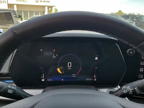 Used 2025 Chevrolet Trax LT w/ Driver Confidence Package FWD image 18