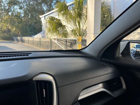 Used 2024 GMC Terrain SLT image 36