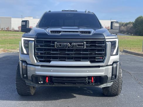 Used 2024 GMC Sierra 2500 AT4 w/ AT4 Premium Plus Package AWD/4WD image 3