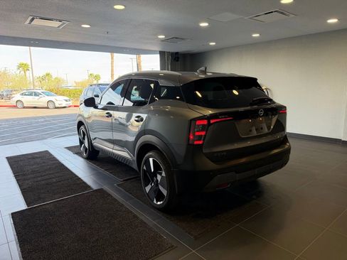 Used 2025 Nissan Kicks SR image 9