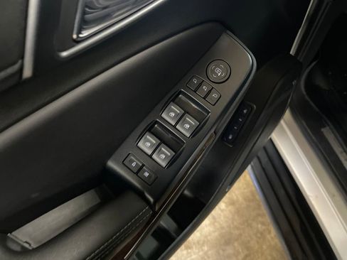 Used 2018 Chevrolet Tahoe LT w/ Luxury Package AWD/4WD image 16