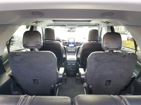 Used 2023 Ford Explorer Limited w/ Limited Technology Package image 10