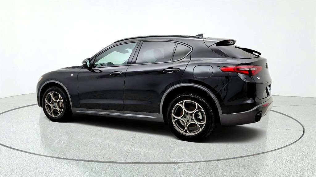 Used 2023 Alfa Romeo Stelvio Ti AWD/4WD image 7