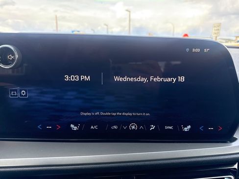 Used 2025 Chevrolet Traverse LT w/ Sun and Wheel Package image 19