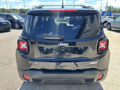 Used 2016 Jeep Renegade Latitude w/ Popular Equipment Group AWD/4WD image 6