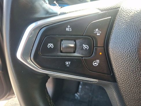 Used 2025 Chevrolet Trax LT w/ LT Convenience Package FWD image 22