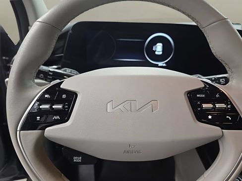 Used 2023 Kia Niro Wind w/ Wind Preserve Package FWD image 30