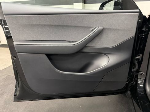 Used 2026 Tesla Model Y AWD image 17