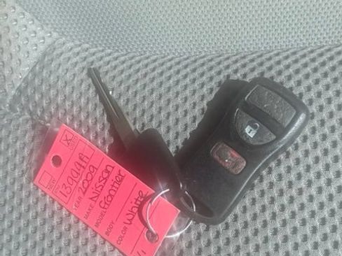 Used 2009 Nissan Frontier SE w/ SE Value Truck Pkg RWD image 27