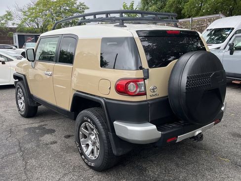 Used 2014 Toyota FJ Cruiser 4WD w/ Convenience Package image 3