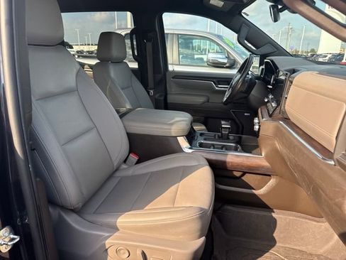 Used 2023 GMC Sierra 1500 SLT w/ SLT Premium Package image 15