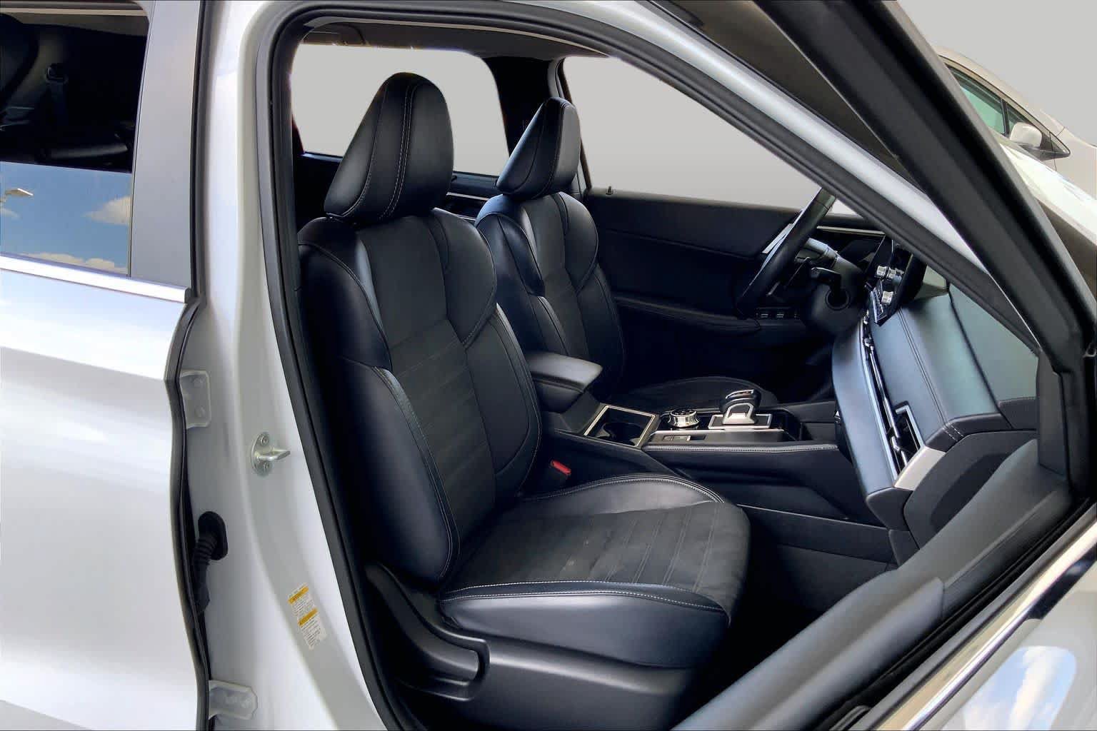 Used 2024 Mitsubishi Outlander SE FWD image 9