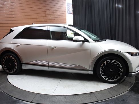 Used 2023 Hyundai Ioniq 5 Limited image 16