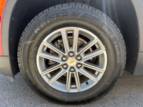 Certified 2023 Chevrolet Traverse LT FWD image 9