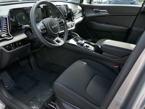 Used 2025 Kia Sportage LX image 17