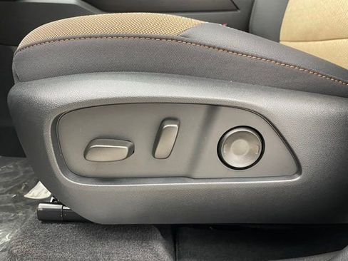 New 2026 Chevrolet Equinox ACTIV AWD/4WD image 11