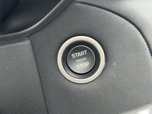 Used 2025 Land Rover Range Rover Velar Dynamic SE image 32